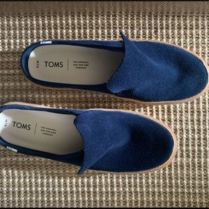 NEW Toms snazzy suede slip-ons